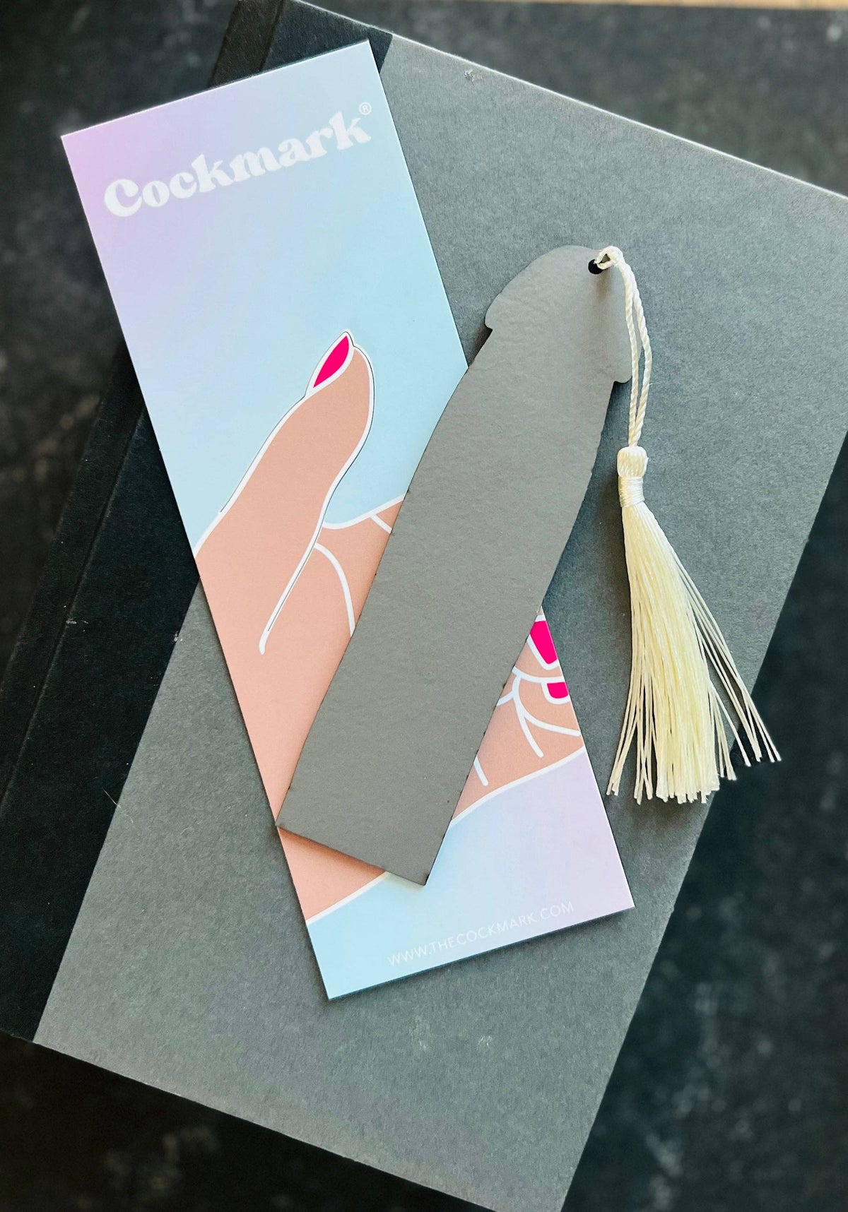 Onyx Cockmark Bookmark: Gold