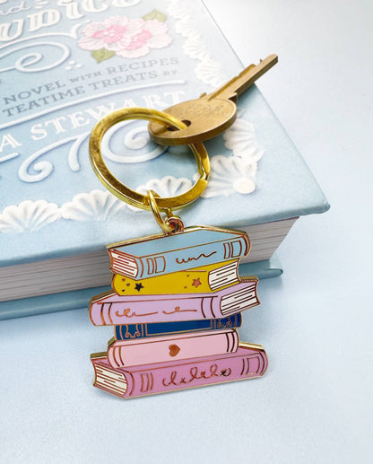 Book Stack Kkeychain – enamel – gold or silver, book lovers: Romantasy
