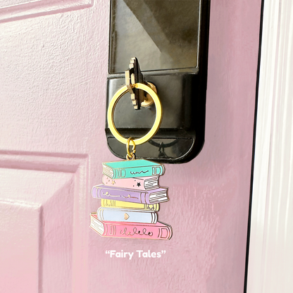 Book Stack Kkeychain – enamel – gold or silver, book lovers: Romantasy