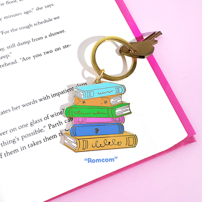 Book Stack Kkeychain – enamel – gold or silver, book lovers: Romantasy