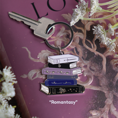 Book Stack Kkeychain – enamel – gold or silver, book lovers: Romantasy