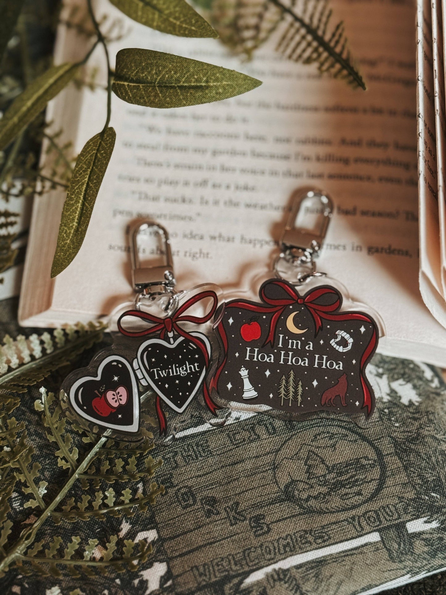 Twilight Bookish Keychains: HOA HOA HOA